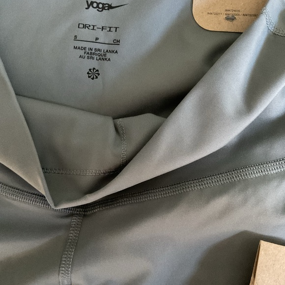 NWT | NIKE YOGA DRI-FIT | SIZE XS/S - Picture 4 of 6